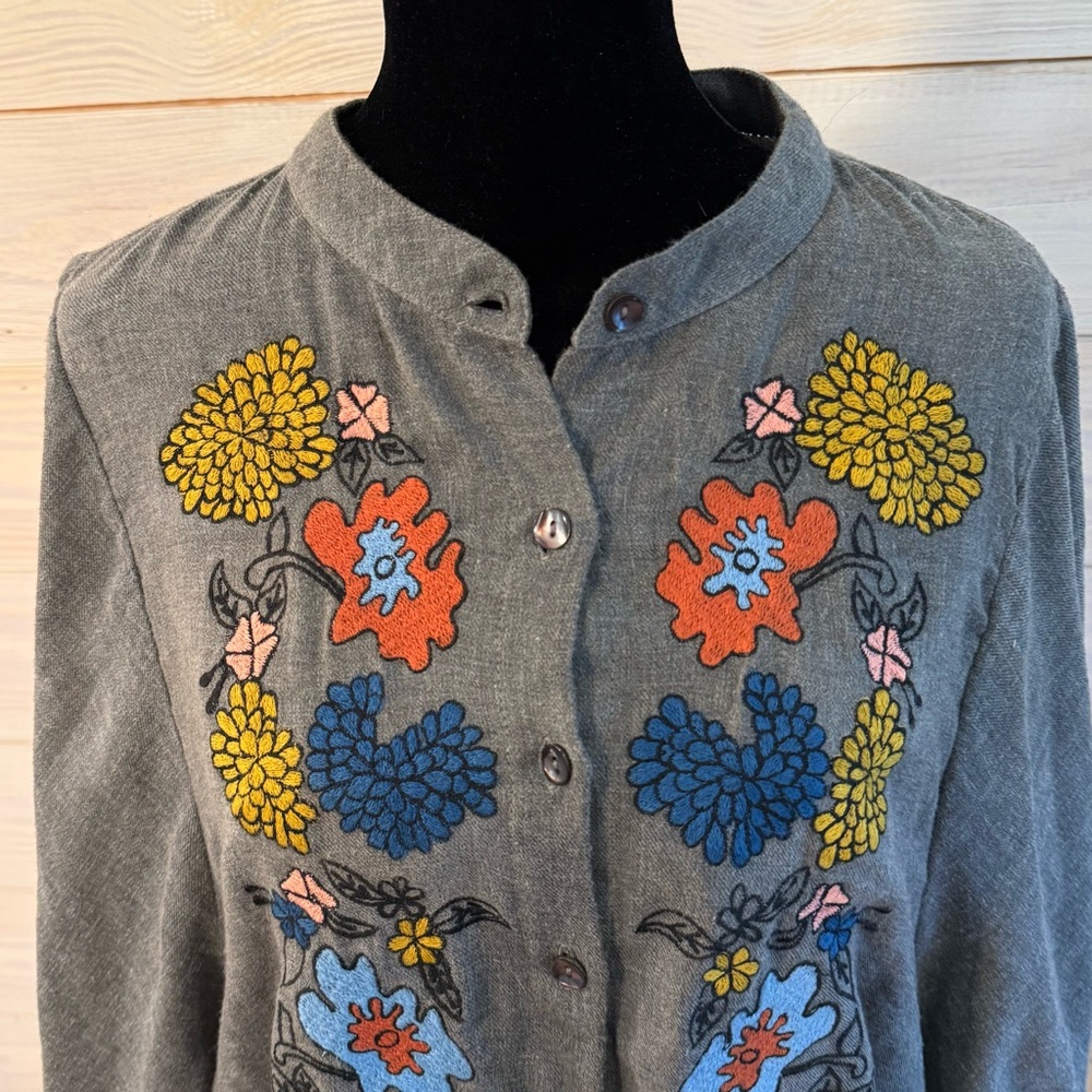 Ivy Jane Embroidered Flowers S/M Gray Boho Top Blouse Spring Hippie - Picture 5 of 12